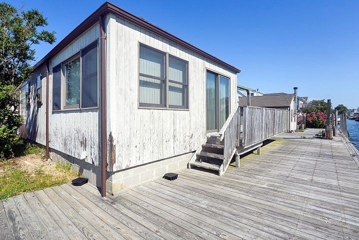 2nd image of 125 S Bay Dr