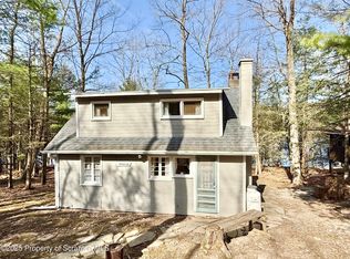 515 Cranberry Lake Rd, Brackney, PA 18812