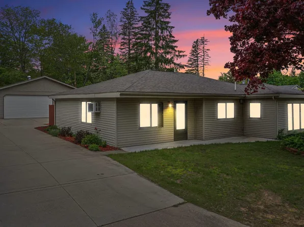 217 Winona Pl, Cadillac, MI 49601