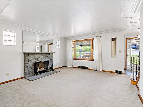 2nd image of 220 McClelland Rd N