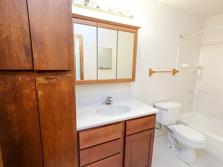 Lake Street Manor — Photo 45