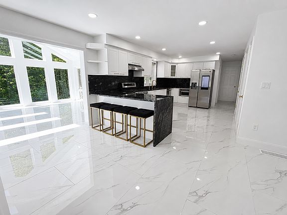 3rd image of 10 Clement Rd