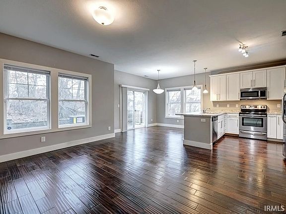 3rd image of 4302 N Cypress Ln