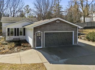 409 Forest St, Mount Horeb, WI 53572
