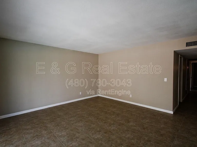 1030 E Manhatton Dr — Photo 23