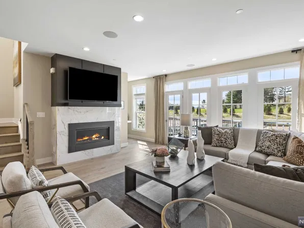 47 Hearthstone Ct, Upper Saddle River, NJ 07458