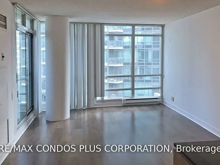 381 Front St W #705 — Photo 11