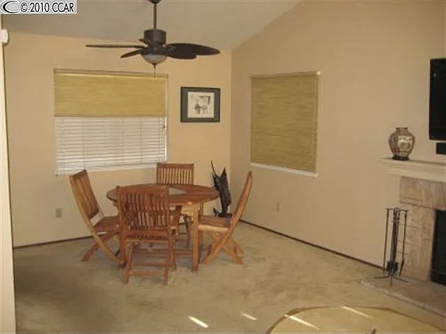 1090 Maywood Ln photo 1