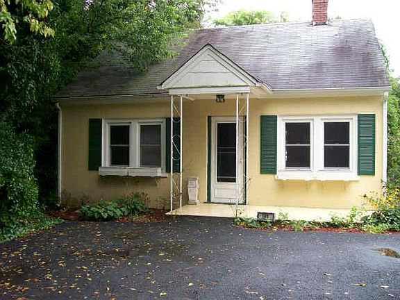 EXTERIOR picture of home. Exterior of home freshly painted August 2024. This is an older picture of home.