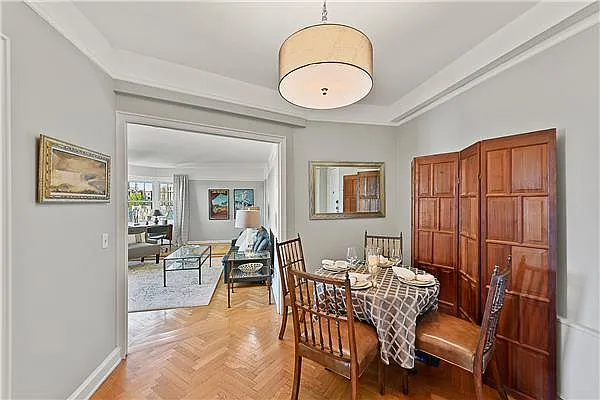 Sold by Exclusive Properties Sotheby's International Realty | media 28