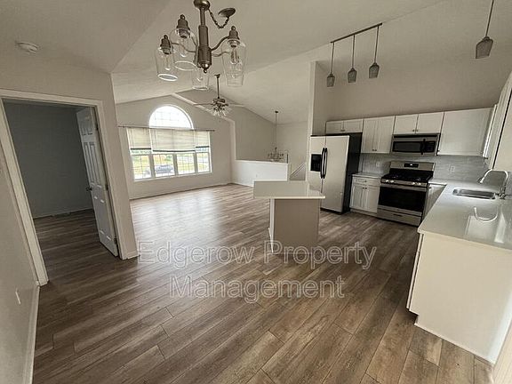 3rd image of 3607 Deeprose Dr SE