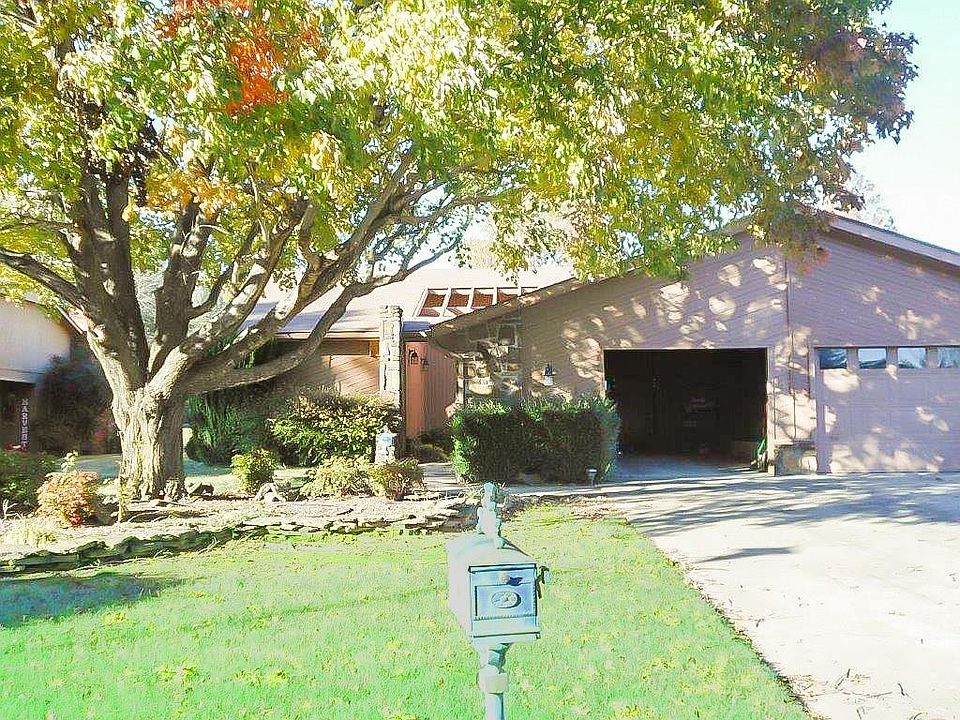 1st image of 1015 W Linden St