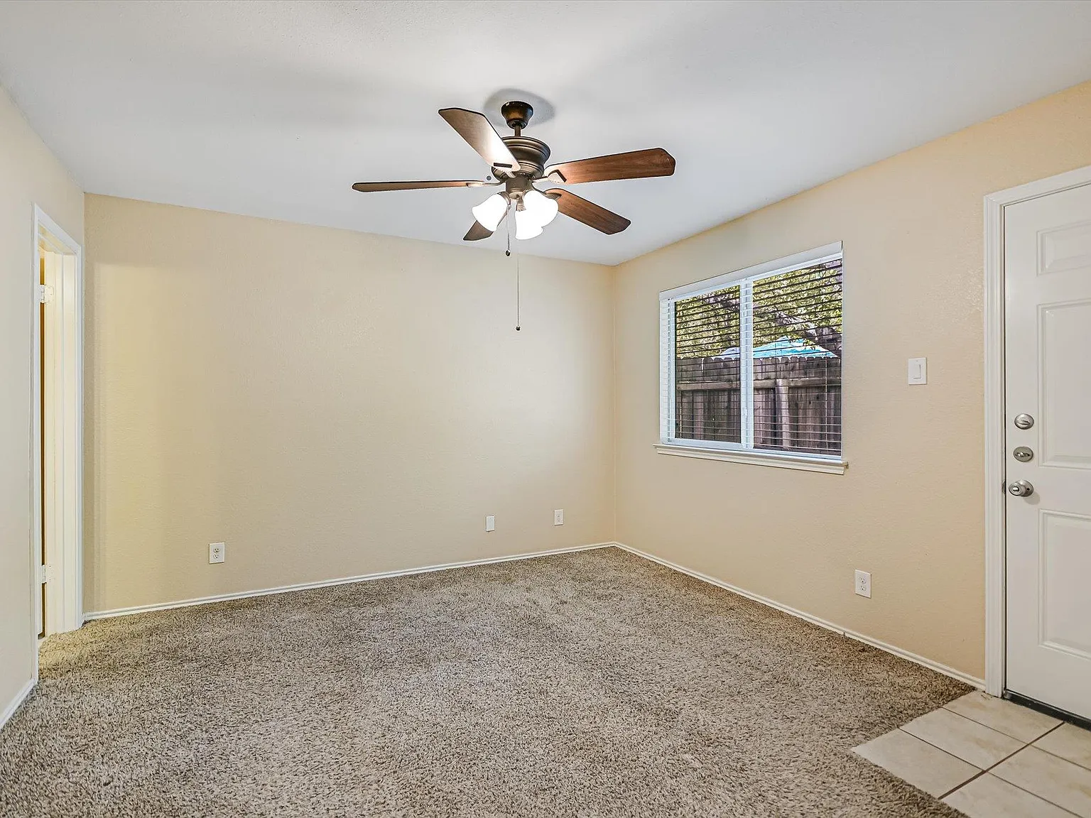3 bed, 2.0 bath, 2100 sqft, $1,850 — Photo 4