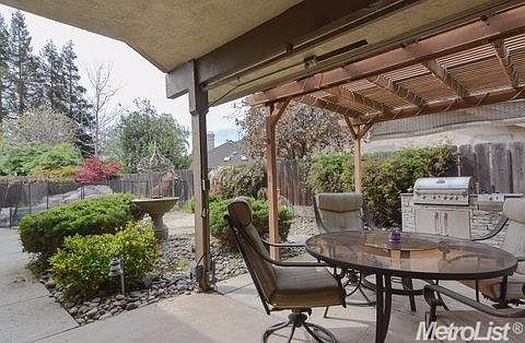 5th image of 573 Chatsworth Ct
