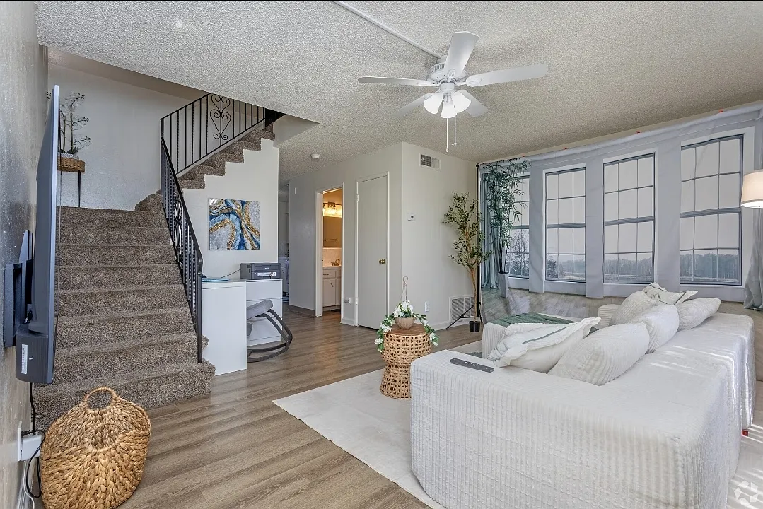 Sunset Gardens Townhomes — Photo 1