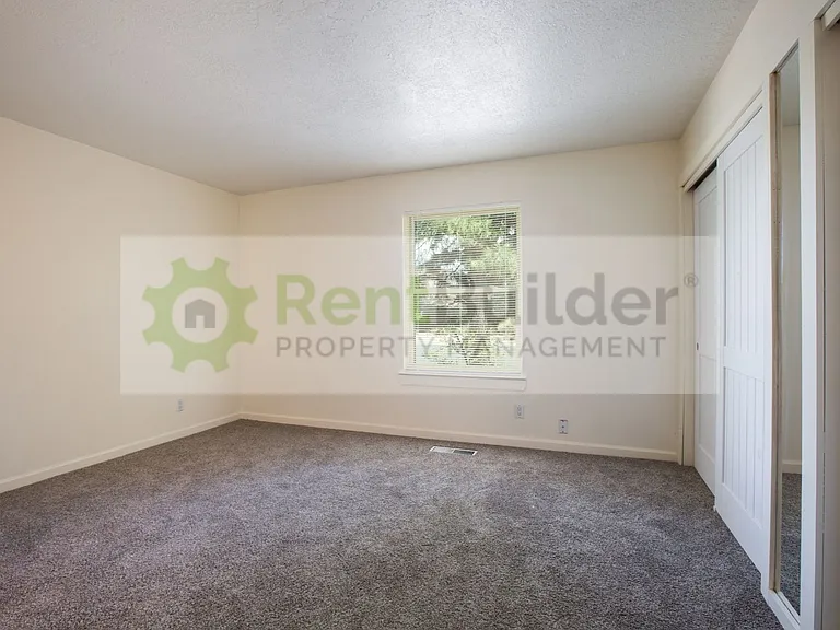 10101 La Paz Dr NW — Photo 16