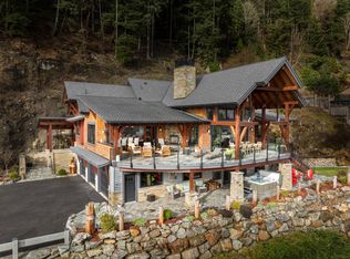 800 Taylor Rd, Bowen Island, BC V0N1G1