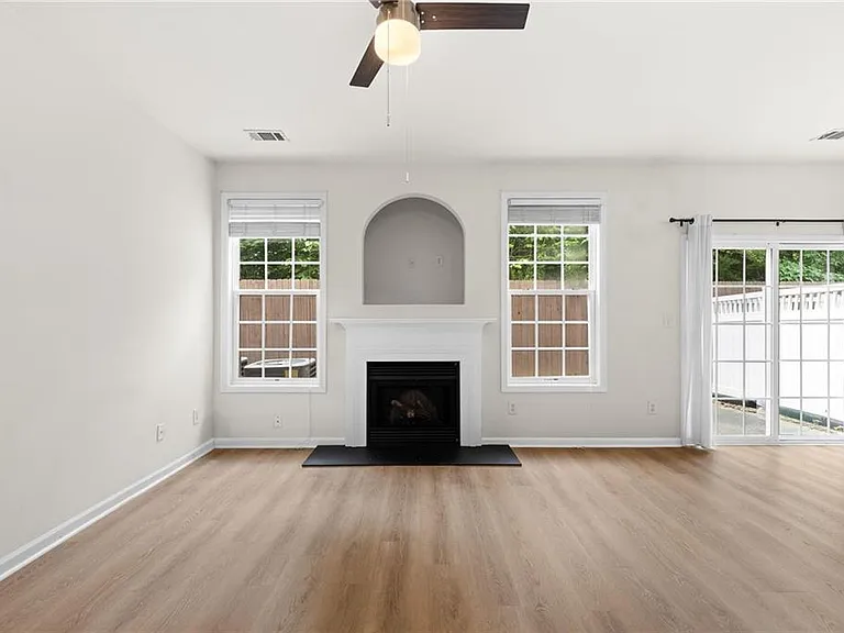 1058 Treymont Ln — Photo 12
