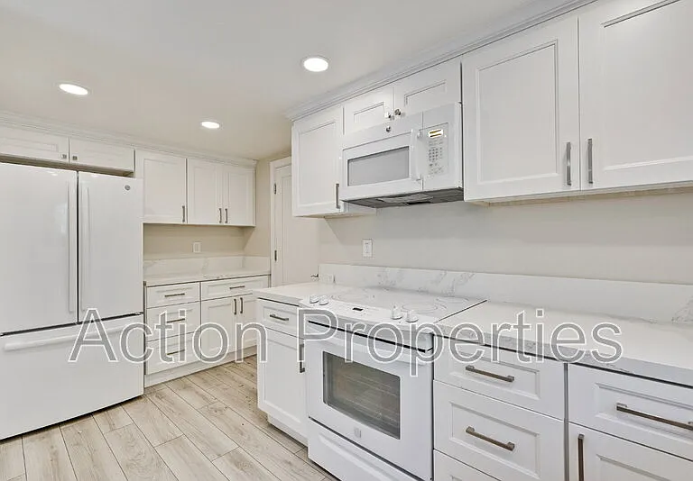 2091 San Luis Ave #8 — Photo 9