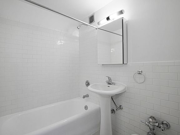 4th image of 310 E 44th St APT 1223