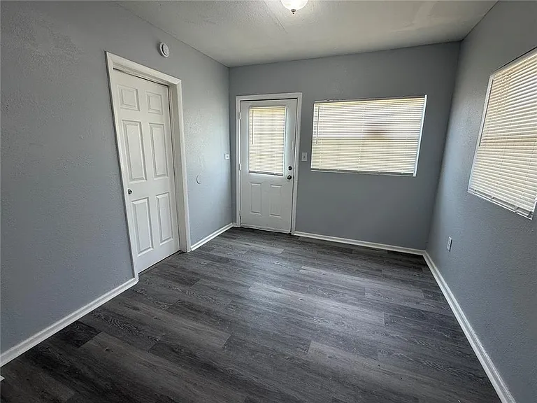 1748 2nd St NE — Photo 5