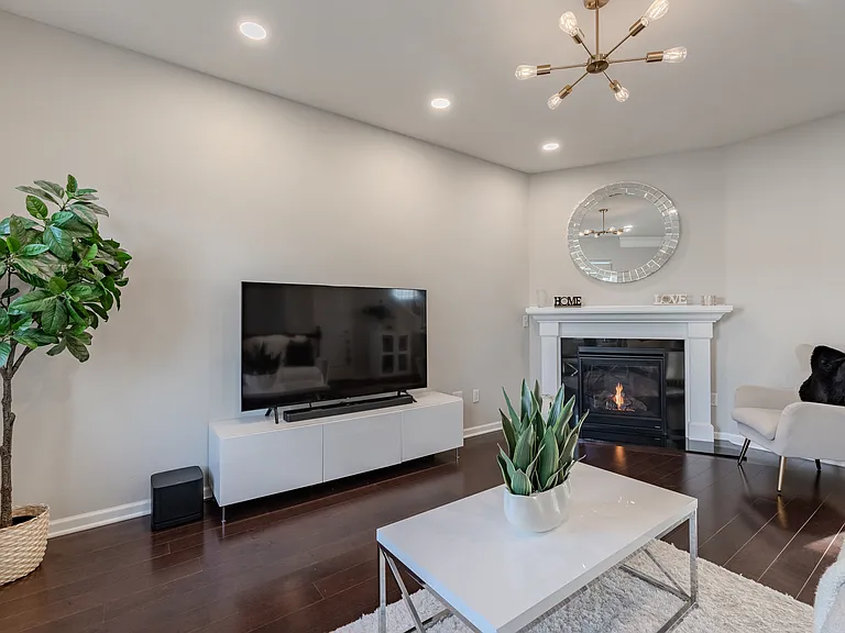 6180 N Pointe Dr — Photo 6