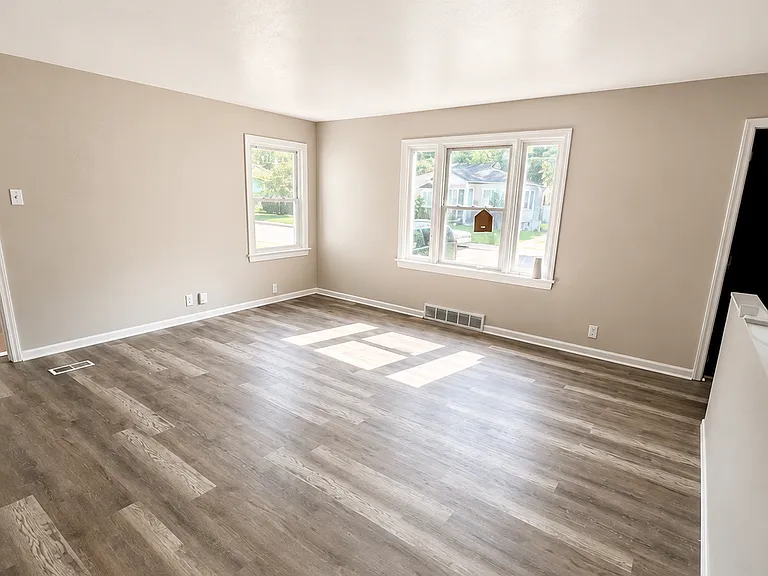453 Plaza Ave — Photo 4