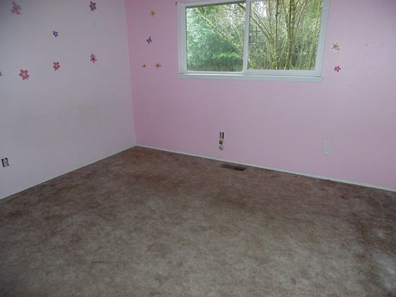 4th image of 8825 27th Ave SE