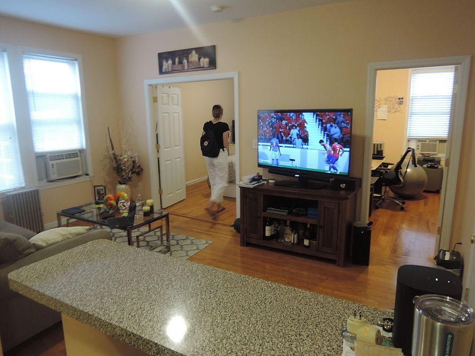 1st image of 3161 33rd St APT 2R