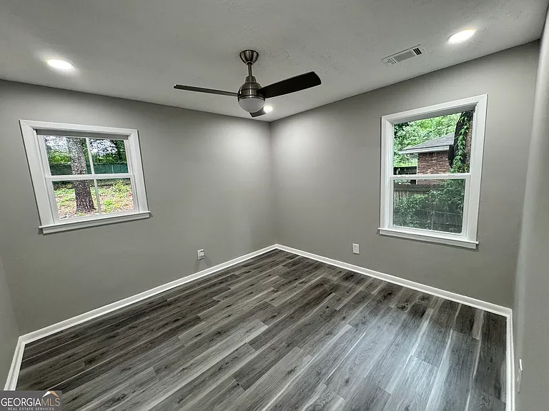 1508 Vancouver Dr — Photo 17