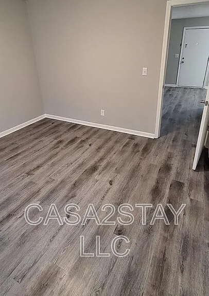 670 Knox Blvd #28 — Photo 5