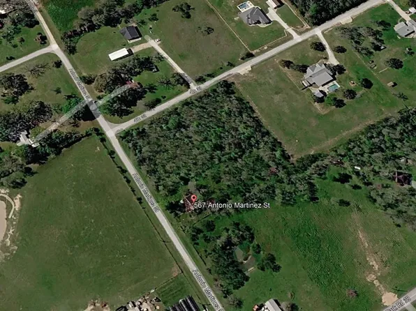 567 Antonio Martinez St, Sealy, TX 77474
