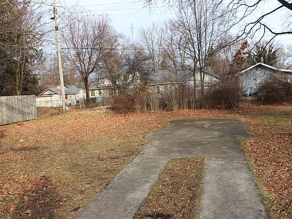 3rd image of 161 Searles Ave