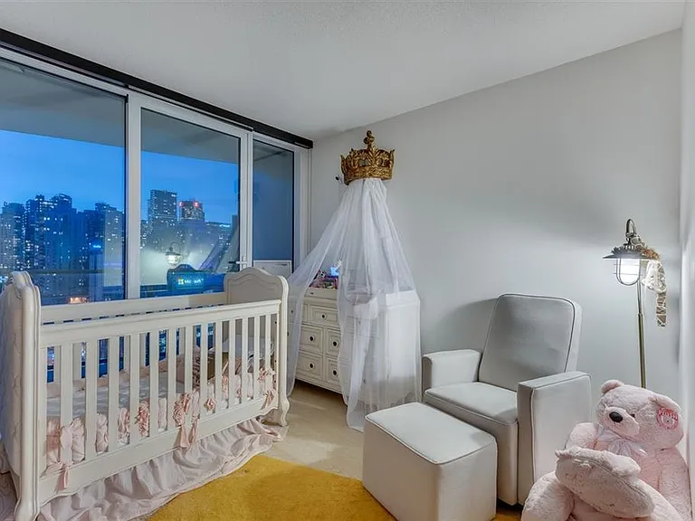 68 Smithe St #2015 — Photo 10