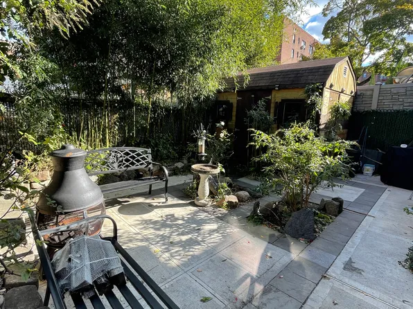 2635 East 19th Street image 4 of 11