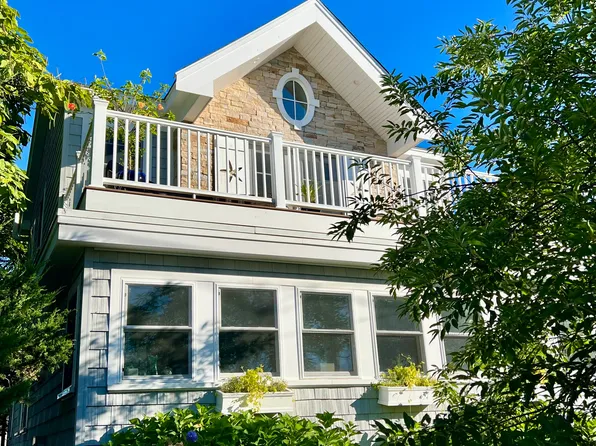11 69th St, Newburyport, MA 01950