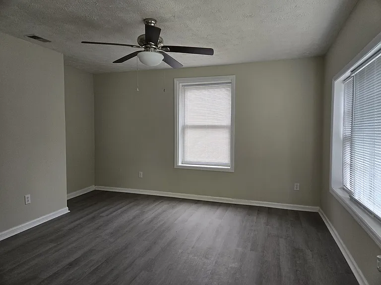 424 Elm St — Photo 4