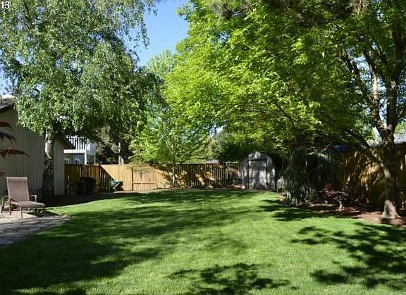 2nd image of 537 NE Joanne Cir
