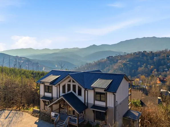 986 Chestnut Dr, Gatlinburg, TN 37738