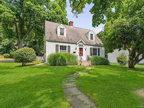 3rd image of 107 E Cedar Street