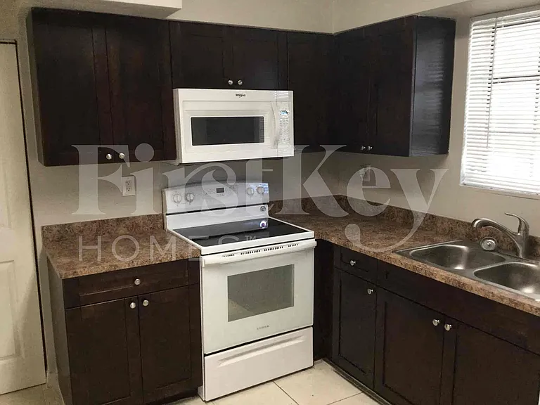 980 NW 182nd St — Photo 8