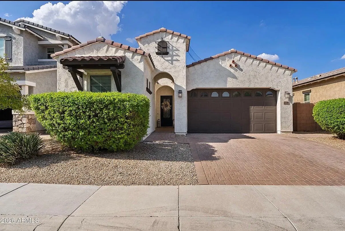 3 bed, 1971 sqft, $3,100 — Photo 2
