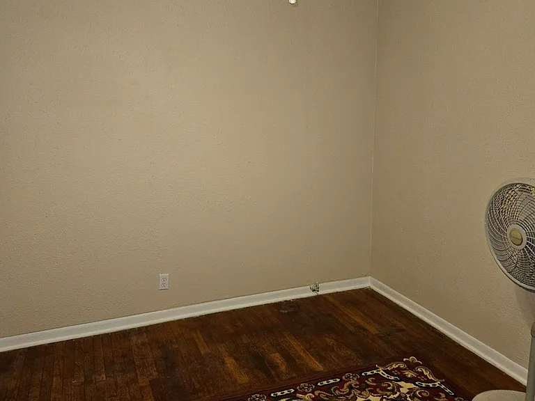 Middle bedroom