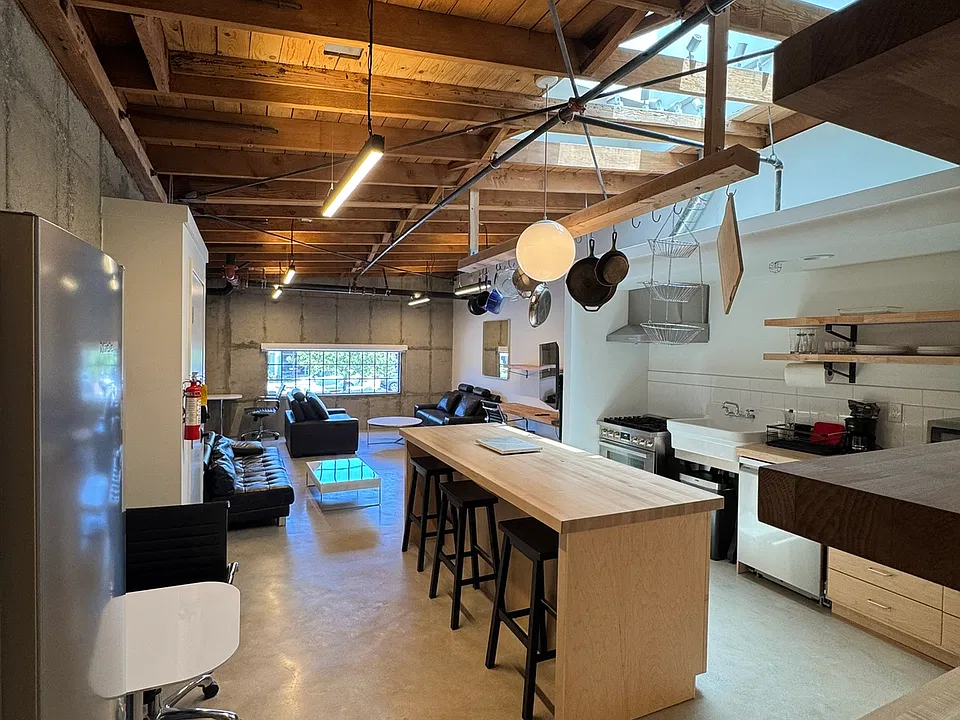 330 W Bonita Ave #4