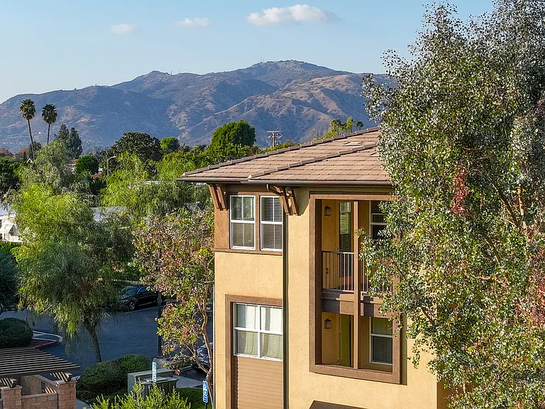 La Verne Village Luxury Apartment Homes — Photo 75
