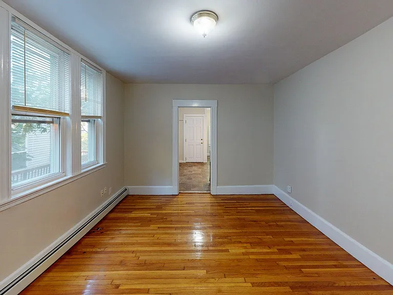 122 Gladstone St #A — Photo 4