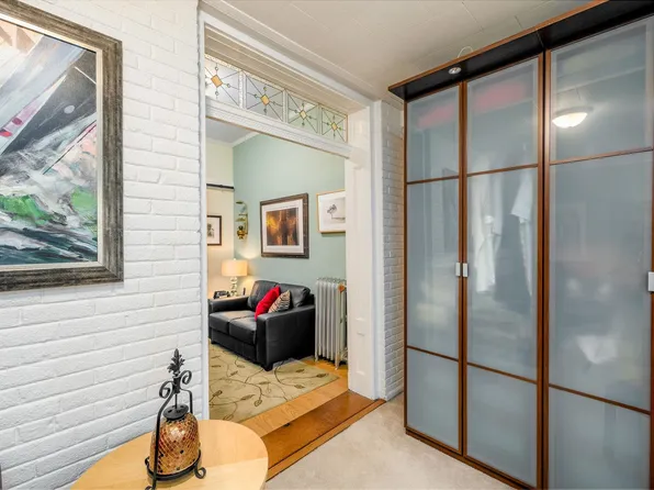 895 Summit Avenue image 11 of 22