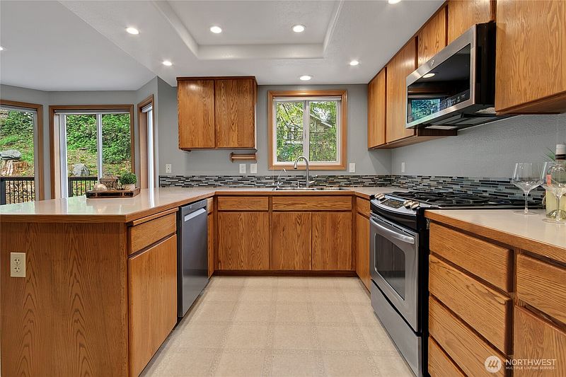 5th image of 800 19th Avenue SE