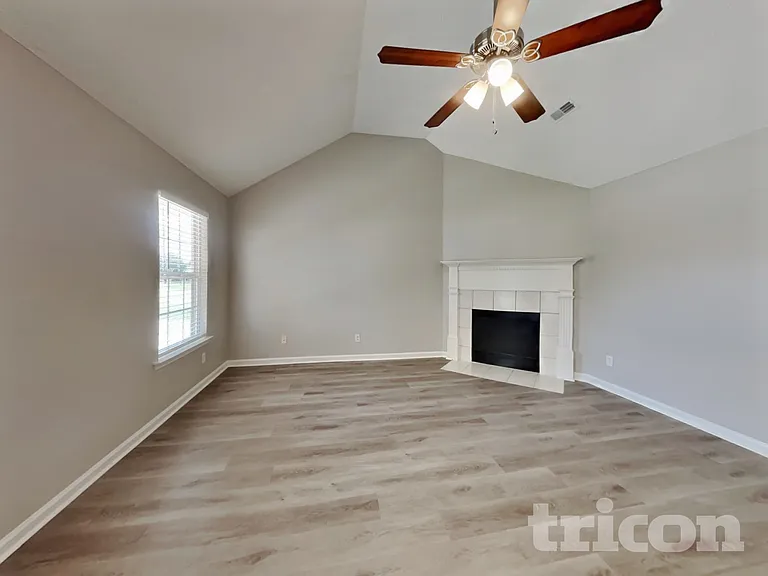 2121 Montgomery Ln — Photo 4