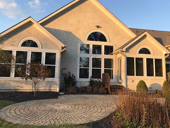 2nd image of 253 Tinley Park Cir